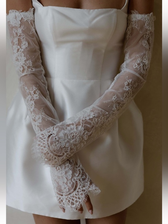 UNTAMED PETALS BY AMANDA JUDGE Accessories - Madeline Gloves - White Lace